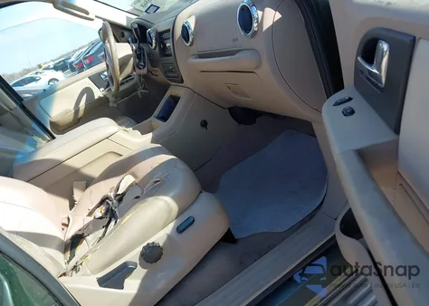 2005 Ford Expedition Eddie Bauer/King Ranch z USA, uszkodzony, nr VIN 1FMFU17575LA54385